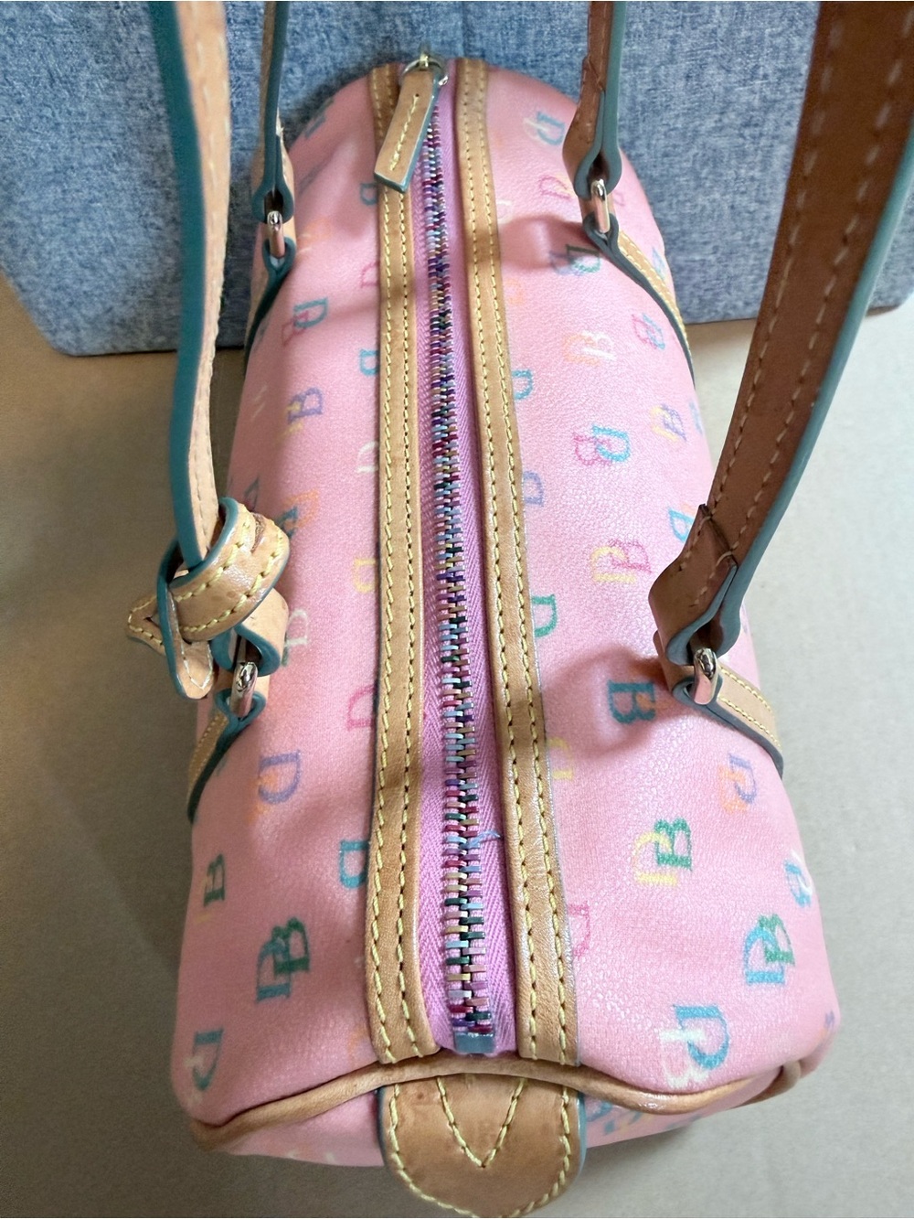 Y2K Dooney & Bourke Vintage Pink Barrel Bag with Heart Charm - Picture 3 of 11